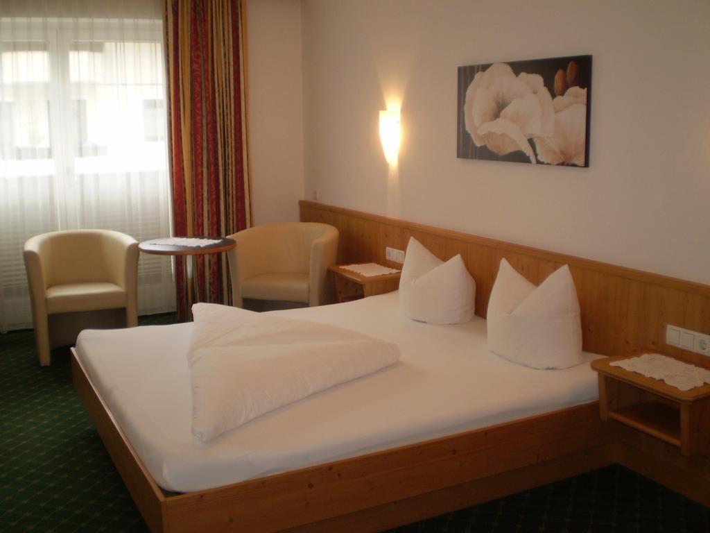Apart Hotel Garni Strasser Zell am Ziller Quarto foto